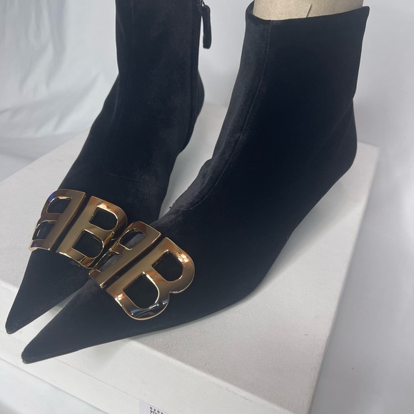 Balenciaga Shoes - $1290 Balenciaga size 39 knife black velvet BB boots new with box